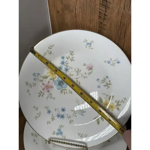 Royal Doulton Elegy Dinner Plates Set Of Four Flowers And Butterflies - Picture 2 of 3